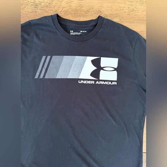Under  Armour Shirt - Picture 2 of 4